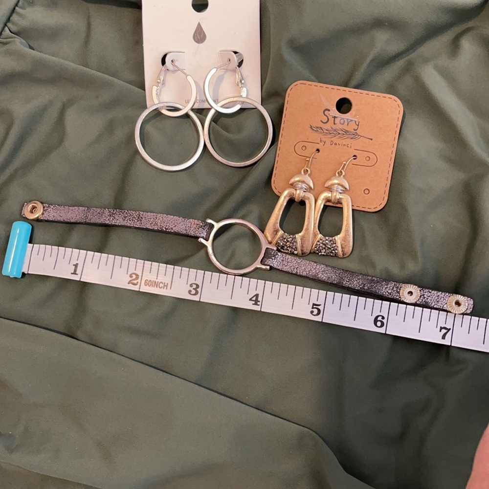 Earring bundle - Picture 2 of 2